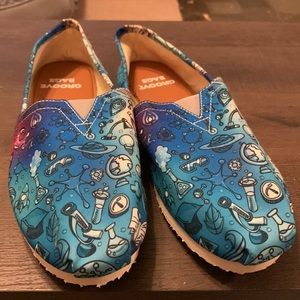 BRAND NEW- never worn- Groove Bags slip on shoes, size 11, science theme!